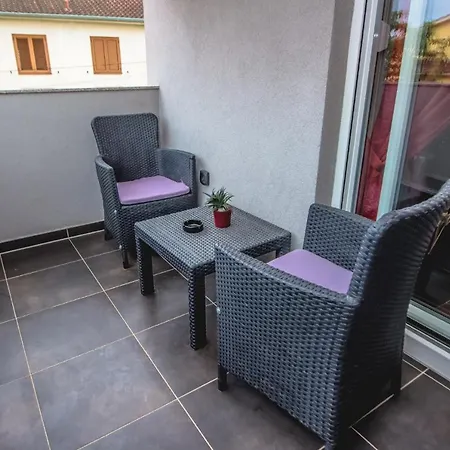 Appartamento Two-bedroom In X Pola
